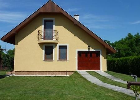 Veľký Meder Apartman Foldes Tiborヴィラ エクステリア 写真